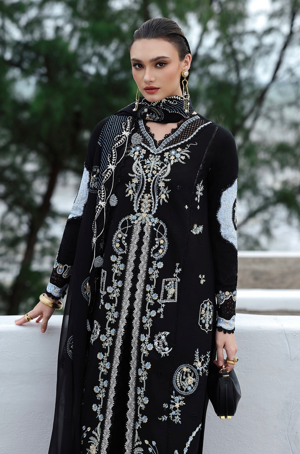 BLUEBERRY EMBROIDERED SUIT