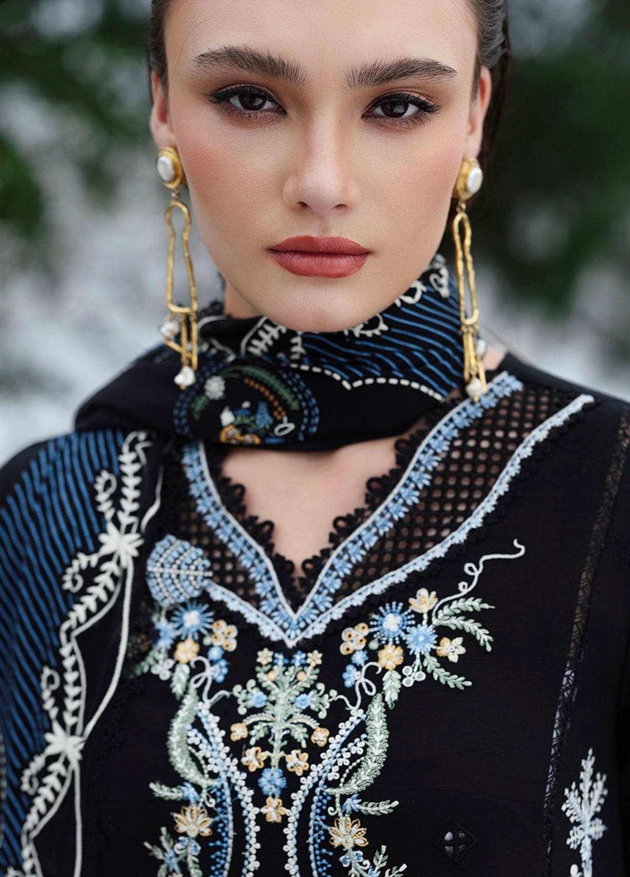 BLUEBERRY EMBROIDERED SUIT