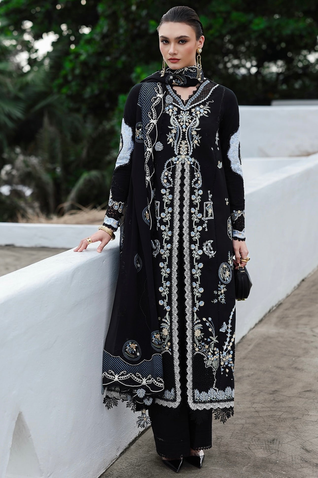 BLUEBERRY EMBROIDERED SUIT