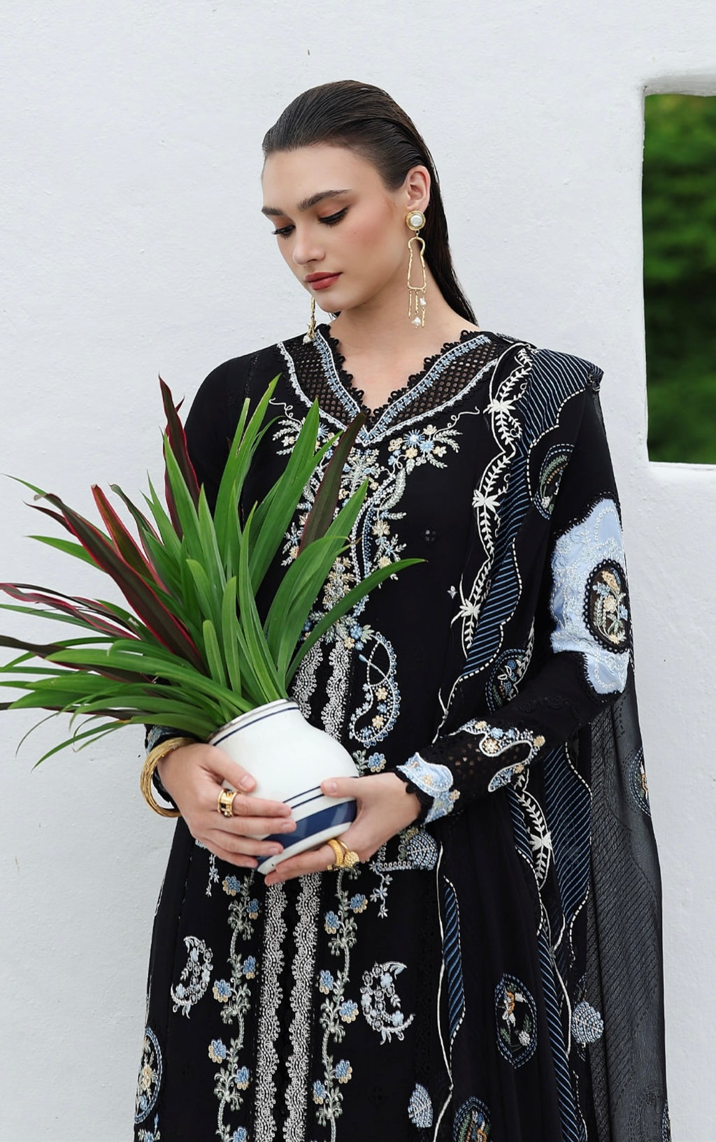 BLUEBERRY EMBROIDERED SUIT